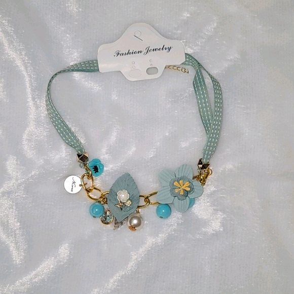 Flower Choker - Picture 2 of 3